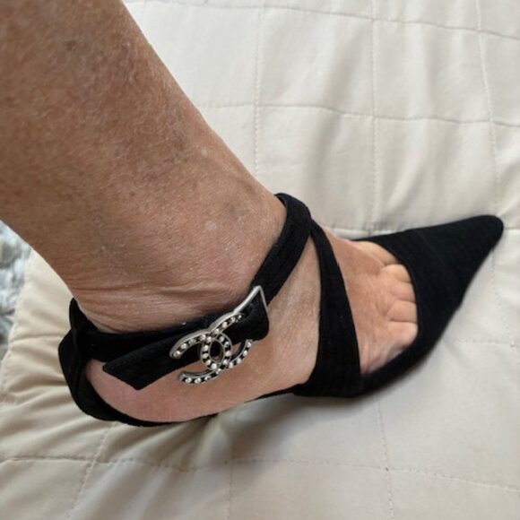 CHANEL 100% Authentic Vintage Heeled Sandals - Picture 5 of 16
